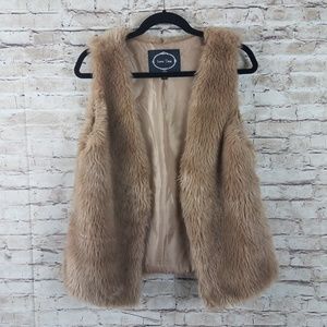 Love tree faux fur vest tan sleeveless large